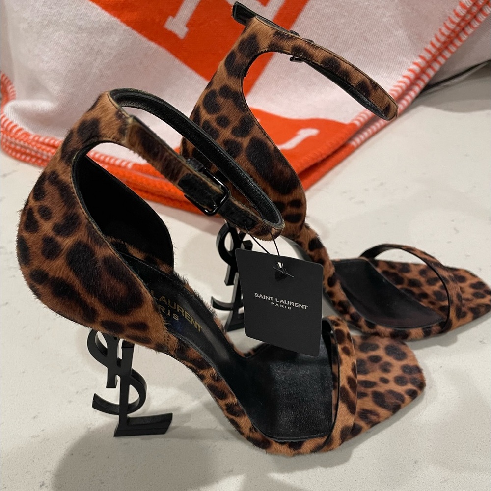 NWT- Saint Laurent Signature Heel